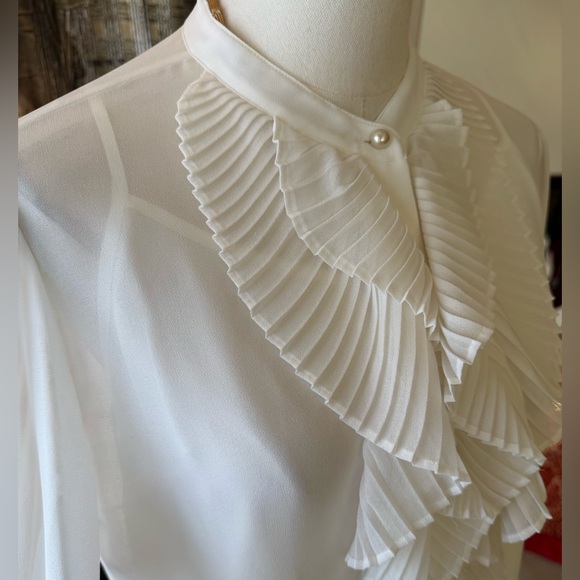 White House Black Market White Sheer Pleated Ruffled blouse -M - Picture 4 of 8